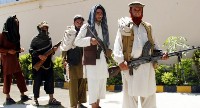 Talibanes lanzaron ofensiva contra el bastión de ISIS en Afganistán