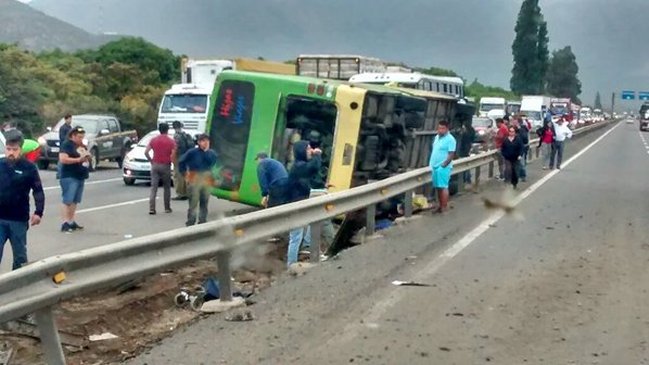Accidente en la Ruta 5 Norte dejó una veintena de heridos