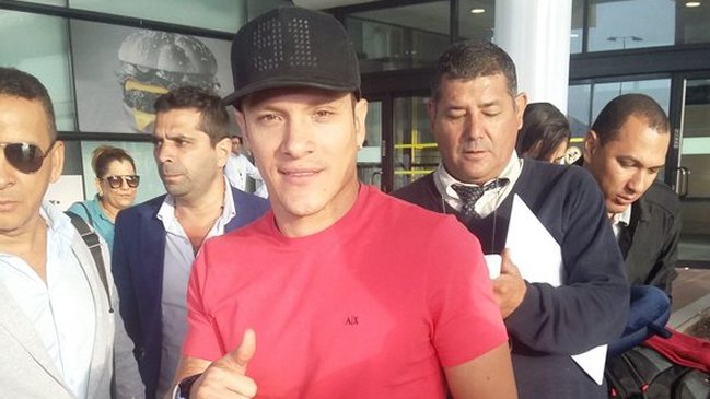 Javier Reina arribó a Chile para sumarse a Colo Colo