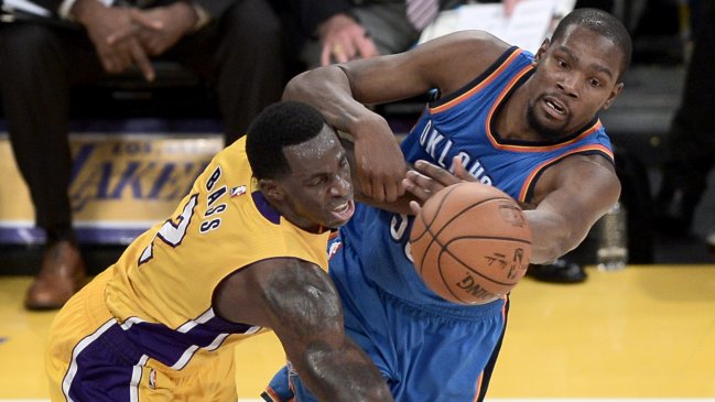 Oklahoma City Thunder logró un cerrado triunfo ante Los Angeles Lakers en la NBA