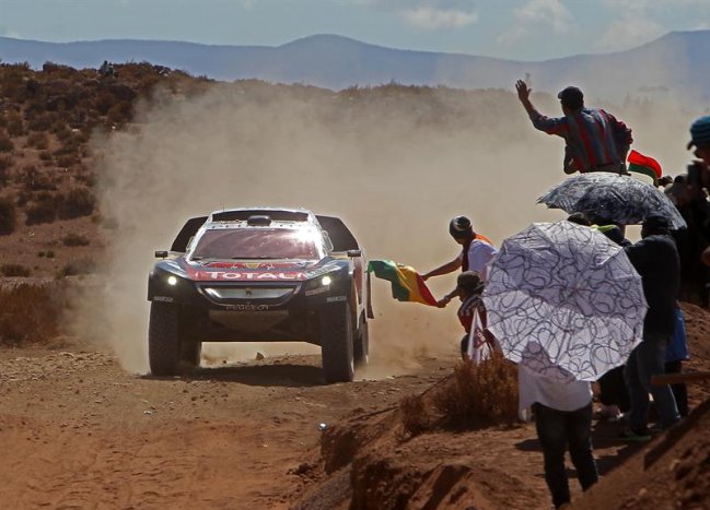 Carlos Sainz sorprendió y se quedó con la séptima etapa del Dakar