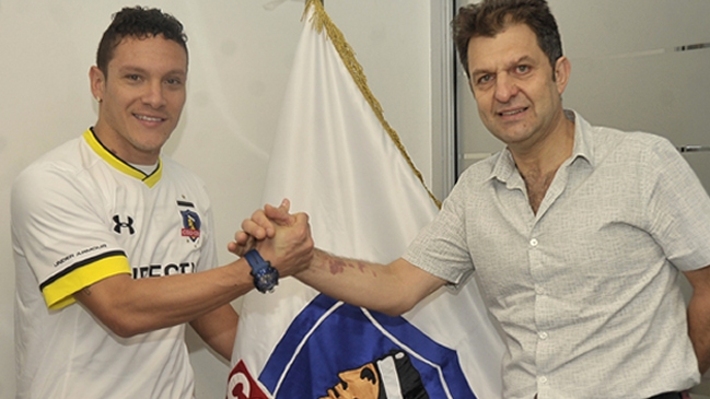 Javier Reina firmó como primer refuerzo de Colo Colo