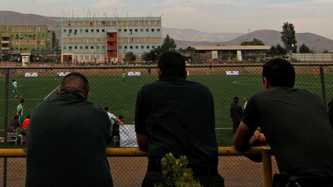 Justicia formalizó a 11 gendarmes por apremios ilegítimos en cárcel Santiago I