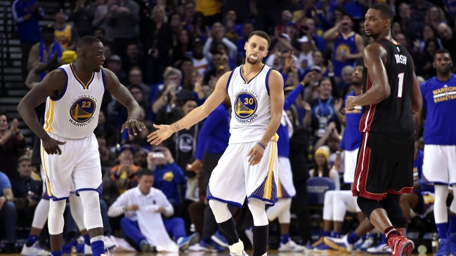 Golden State Warriors mantuvo su imbatibilidad como local ante Miami Heat