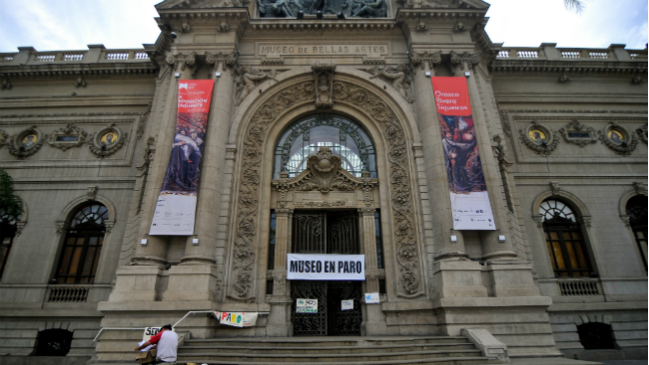 Trabajadores Dibam deponen paro y firman acuerdo con el Consejo de Cultura