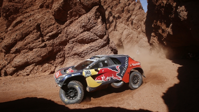 Carlos Sainz asumió el liderato en autos en el Dakar