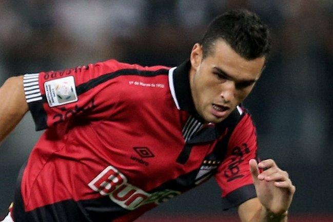 Defensor uruguayo desconoció oferta para fichar en Colo Colo