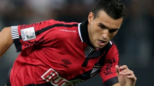 Defensor uruguayo desconoció oferta para fichar en Colo Colo