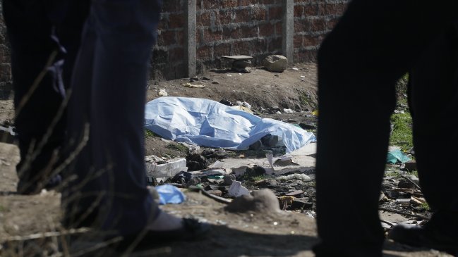 Cadáver femenino fue hallado en un terreno baldío en Las Condes