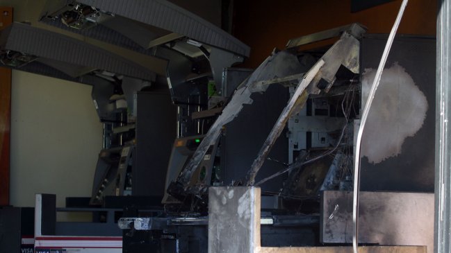 Sujetos robaron un cajero automático desde una sucursal de BancoEstado