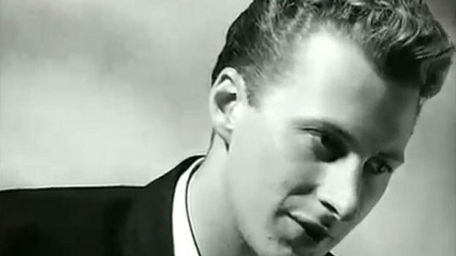 Cantante de hit ochentero se encuentra en coma tras accidente