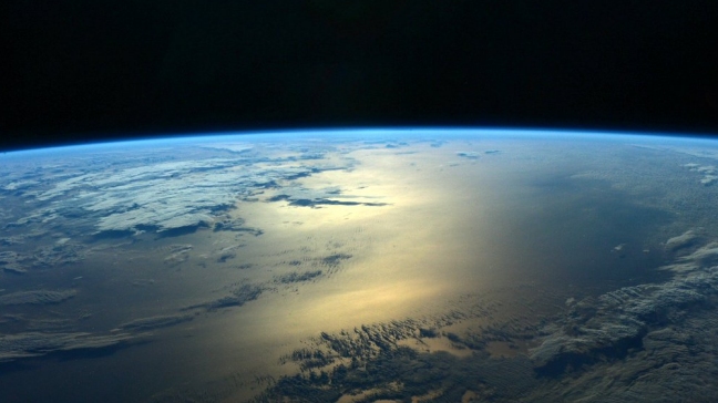 Suspenden una caminata espacial al entrarle agua en el traje a un astronauta