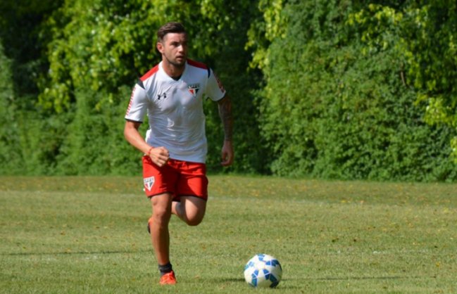 Eugenio Mena destaca en once titular de pretemporada en Sao Paulo