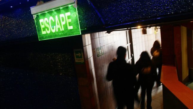 Cinco carabineros fueron sorprendidos en local clandestino de Concepción