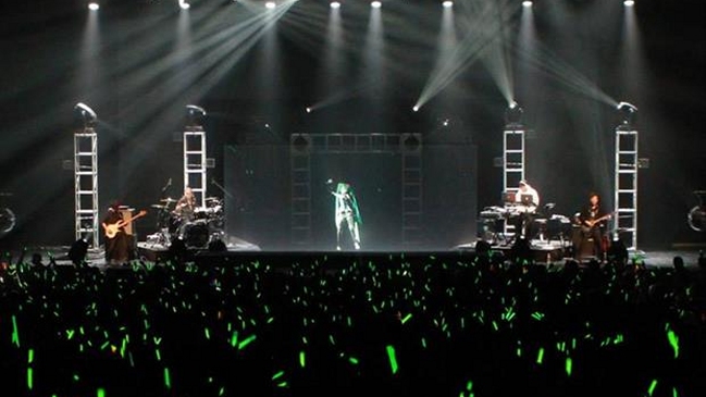 Justicia nipona rechaza que se prohíba a estrella del pop salir con un fan