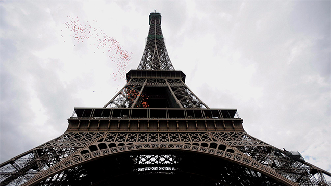 Cayó el número de visitantes a la Torre Eiffel tras los atentados