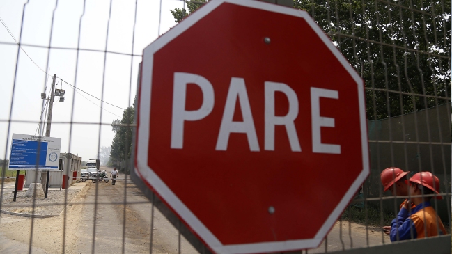 Alcalde de Talagante presentó recursos contra empresa Santa Marta y Seremi de Salud