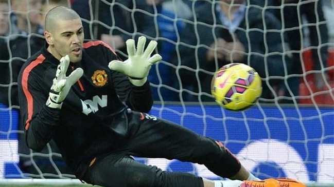 Víctor Valdés confirmó su salida de Manchester United