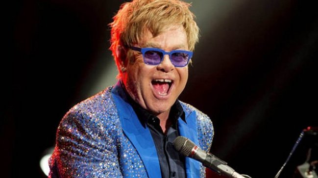 Elton John dará menos conciertos en el futuro para centrarse en su familia