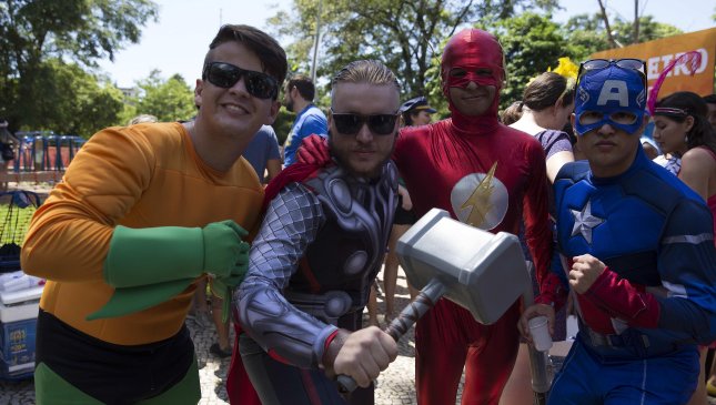 Marvel y DC Cómics se reúnen en masivo carnaval brasileño