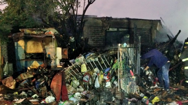 Dos personas murieron tras incendio en su casa de Macul