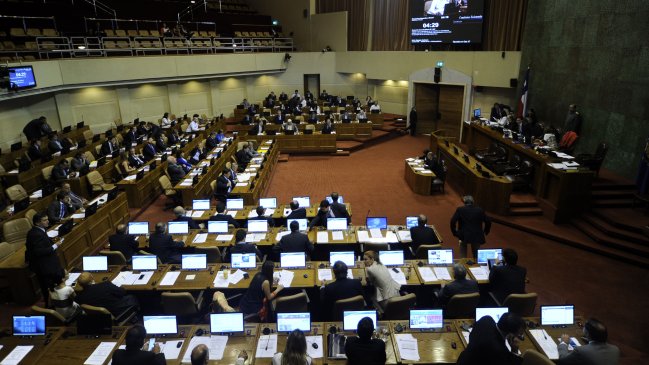 Parlamentarios buscan aprobar tres proyectos del Ejecutivo este martes