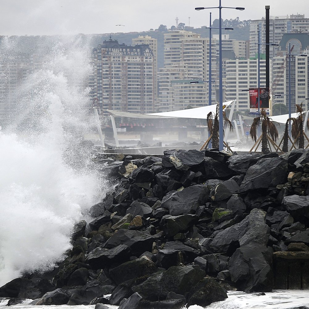 Armada: Marejadas volverán al litoral central este viernes con menor intensidad
