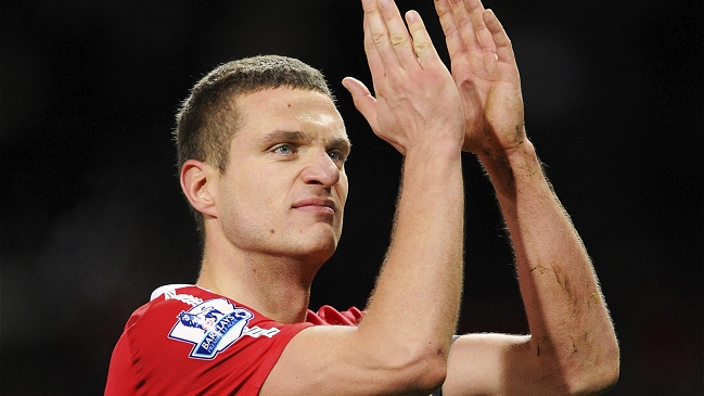 Zaguero serbio Nemanja Vidic anunció su retiro del fútbol