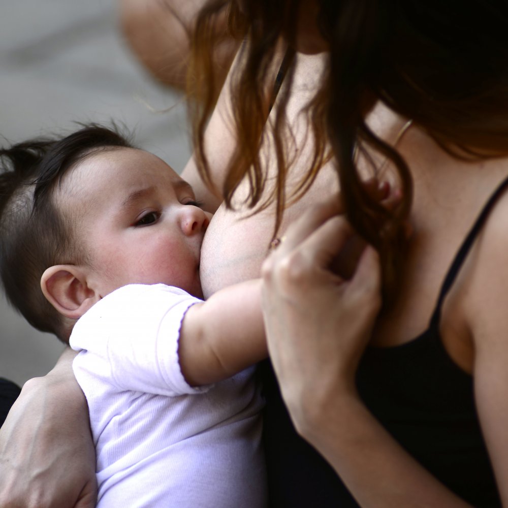 Incrementar la lactancia materna podría prevenir 800 mil muertes infantiles por año