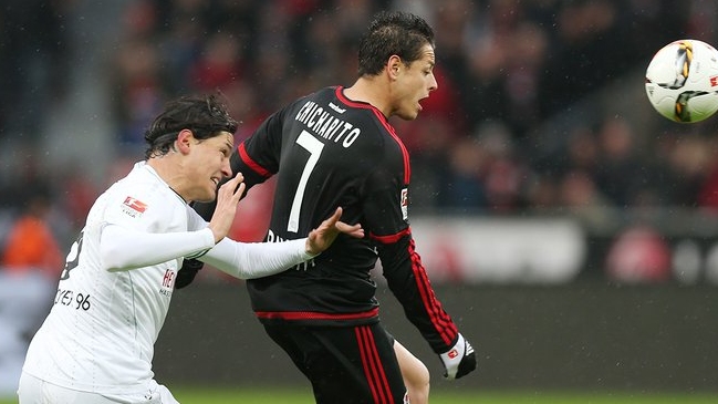 Miiko Albornoz actuó en nueva caída de Hannover 96 en la Bundesliga