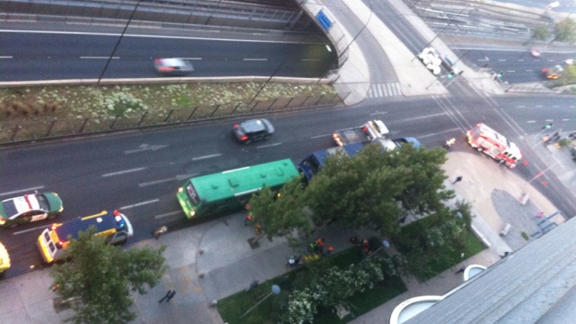 Colisión múltiple involucró a tres buses del Transantiago