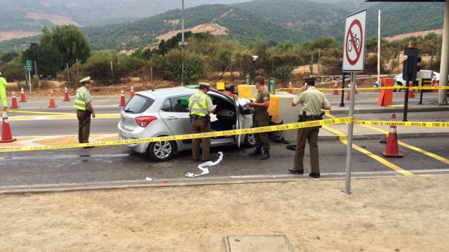 Dos mujeres murieron al chocar vehículo en peaje