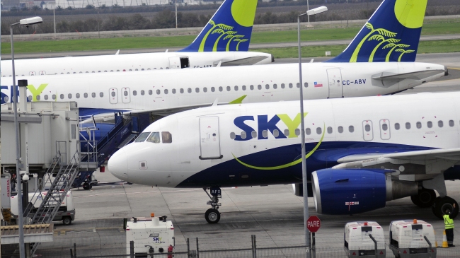 Sindicato de Sky Airline denunció despidos en antesala de negociación colectiva