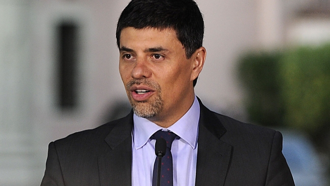 Gobierno negó que mails entre Longueira y Contesse empañen la reforma tributaria