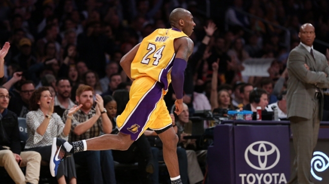 Los Lakers sumaron otro triunfo de la mano de Kobe Bryant