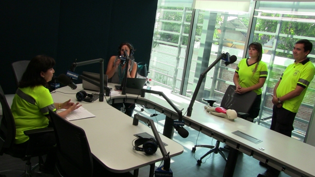 La maniobra de Heimlich que puede salvar la vida a una persona que se está ahogado