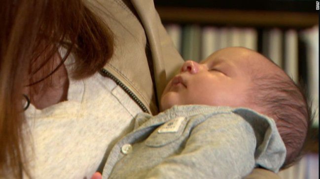 Médico confundió a recién nacidos y operó a bebé equivocado