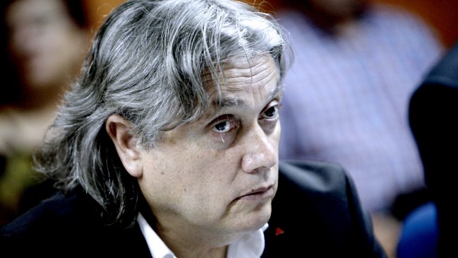 Senador Navarro recurrió a Contraloría para invalidar prueba Eunacom