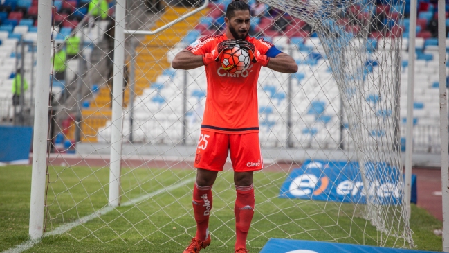 Johnny Herrera: En un mes más este equipo va a volar en la cancha