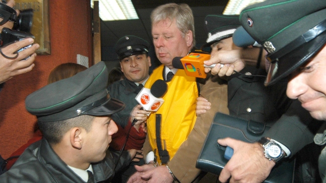 Justicia evaluará si ex líder de Colonia Dignidad puede cumplir pena en Alemania