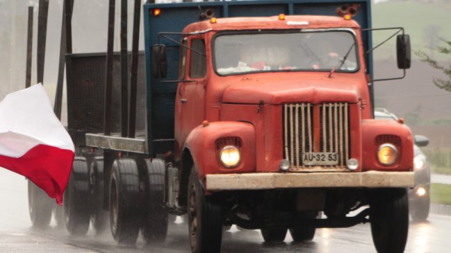 Camioneros definen modo de protesta a la espera de nueva oferta del Gobierno