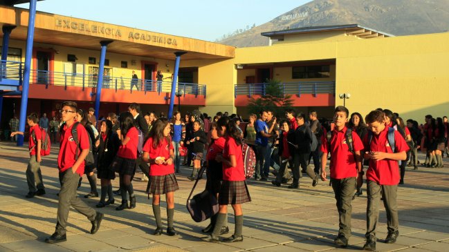 Dos colegios de Renca comenzarán sus clases el lunes