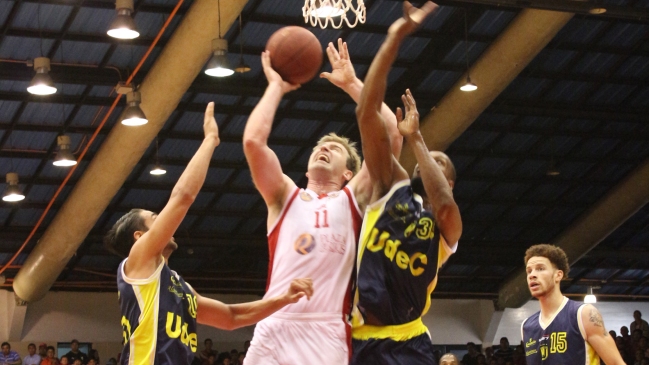 Valdivia venció a U. de Concepción y acortó ventaja en la serie final de la LNB