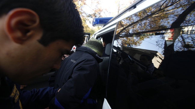 Colina: Delincuentes fueron detenidos mientras celebraban asalto