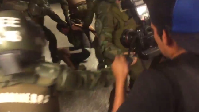 Usuarios vuelven a manifestarse por tercer día consecutivo tras alza en el Metro