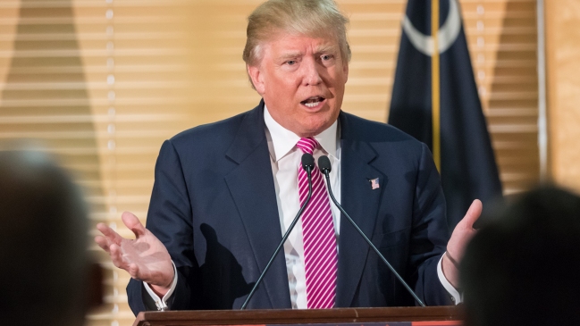 Trump alimentó teorías que apuntan a asesinato en muerte de juez del Supremo