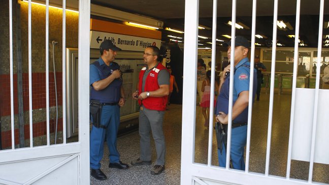 Tercera jornada de protestas contra alza de precio del Metro