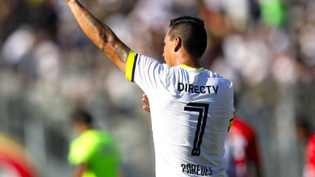 Esteban Paredes sufrió molestias en entrenamiento de Colo Colo en Ecuador