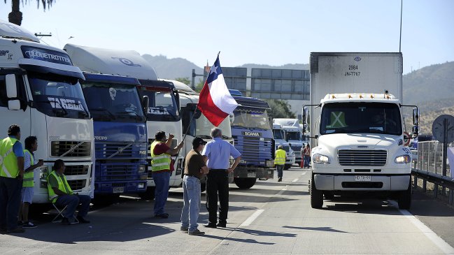 Camioneros depusieron movilización tras 