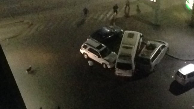 Conductora en estado de ebriedad chocó tres autos en bencinera de Iquique